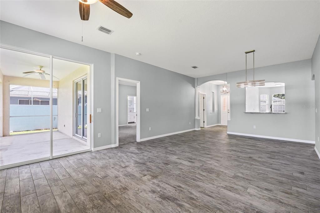 For Sale: $410,000 (3 beds, 2 baths, 1553 Square Feet)