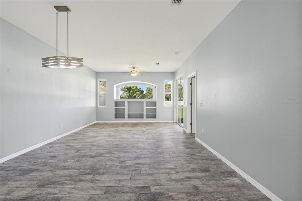 For Sale: $410,000 (3 beds, 2 baths, 1553 Square Feet)