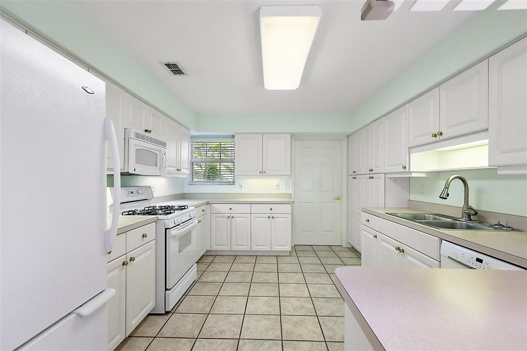 For Sale: $229,900 (3 beds, 2 baths, 1908 Square Feet)