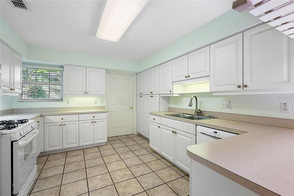 For Sale: $229,900 (3 beds, 2 baths, 1908 Square Feet)