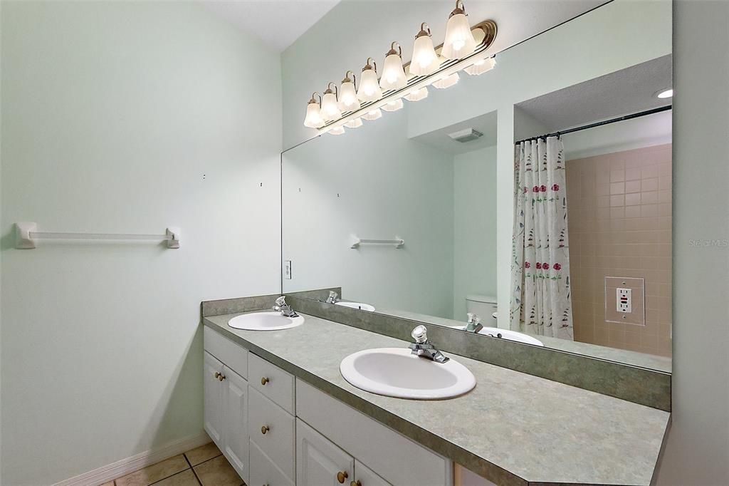 For Sale: $229,900 (3 beds, 2 baths, 1908 Square Feet)