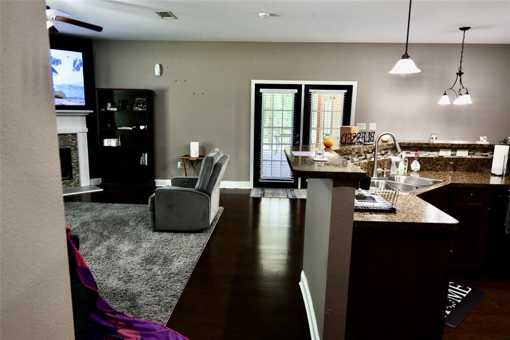 En Venta: $380,000 (3 camas, 2 baños, 2434 Pies cuadrados)