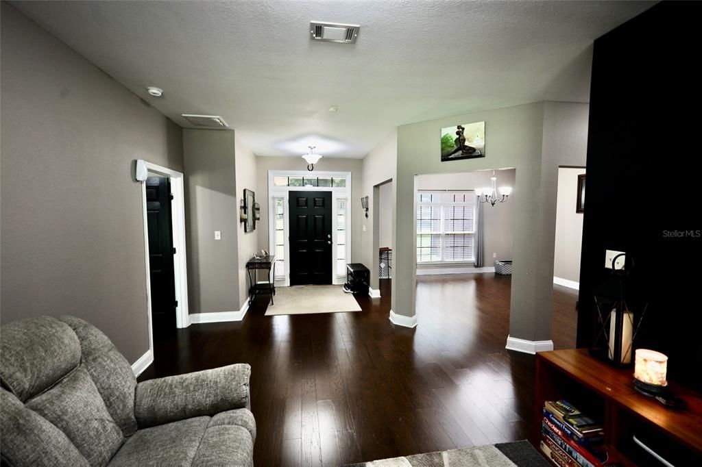 En Venta: $380,000 (3 camas, 2 baños, 2434 Pies cuadrados)