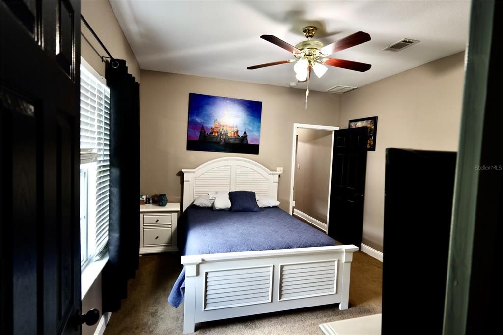 En Venta: $380,000 (3 camas, 2 baños, 2434 Pies cuadrados)