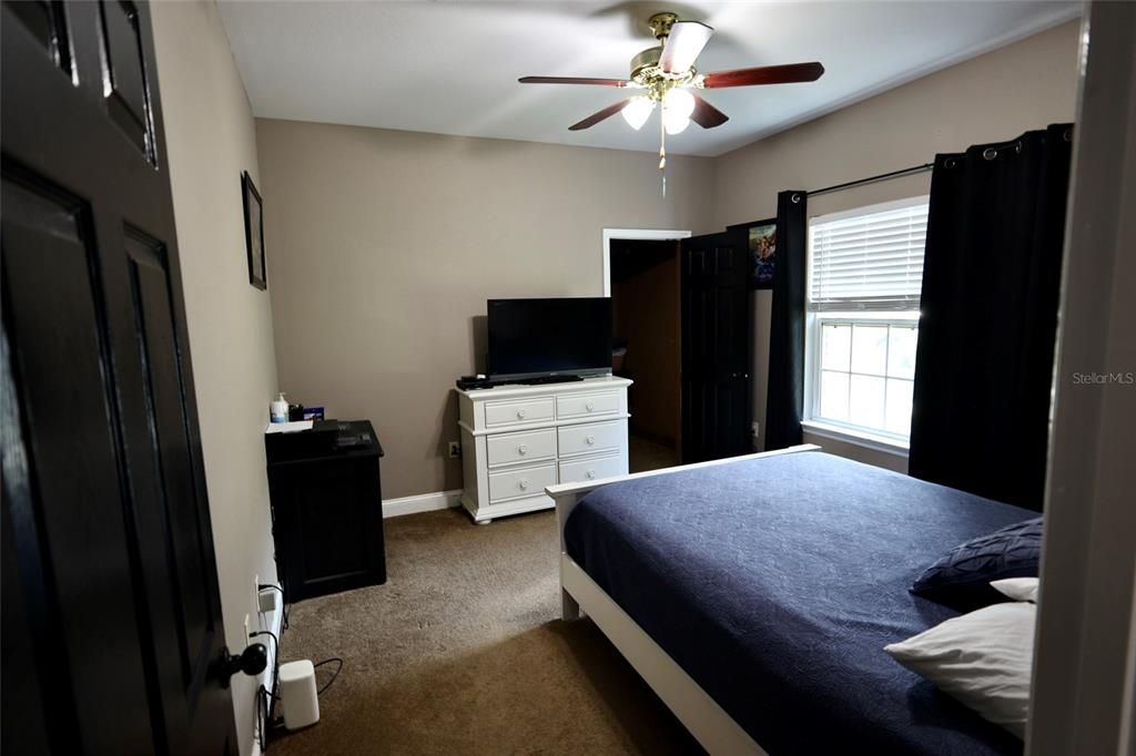 En Venta: $380,000 (3 camas, 2 baños, 2434 Pies cuadrados)