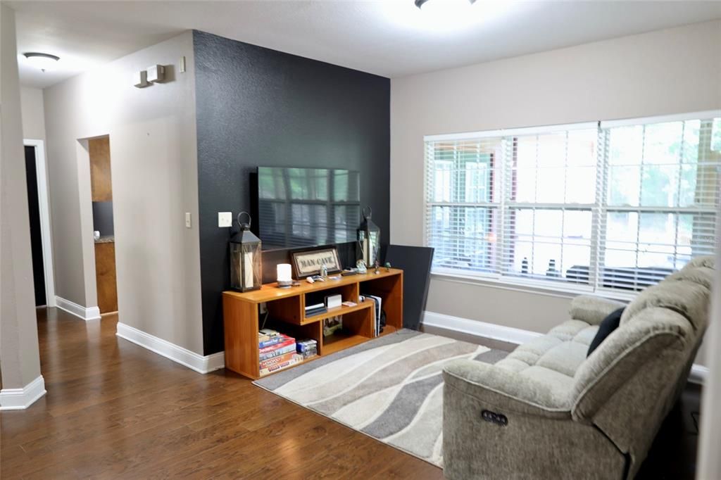 En Venta: $380,000 (3 camas, 2 baños, 2434 Pies cuadrados)