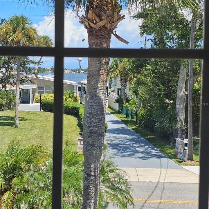 For Sale: $154,000 (2 beds, 1 baths, 1122 Square Feet)