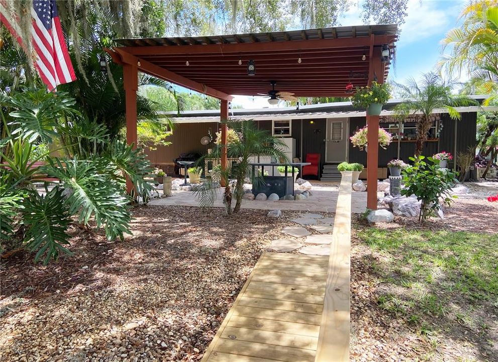 最近售出: $259,900 (2 贝兹, 1 浴室, 720 平方英尺)