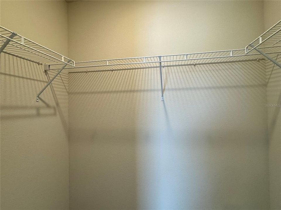 Под контрактом: $446,900 (4 спален, 2 ванн, 2405 Квадратных фут)