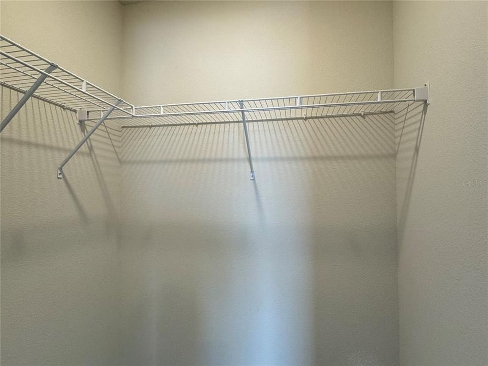 Под контрактом: $446,900 (4 спален, 2 ванн, 2405 Квадратных фут)