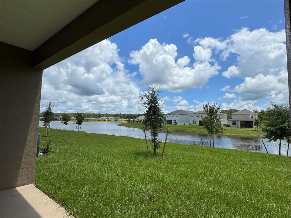 Под контрактом: $446,900 (4 спален, 2 ванн, 2405 Квадратных фут)