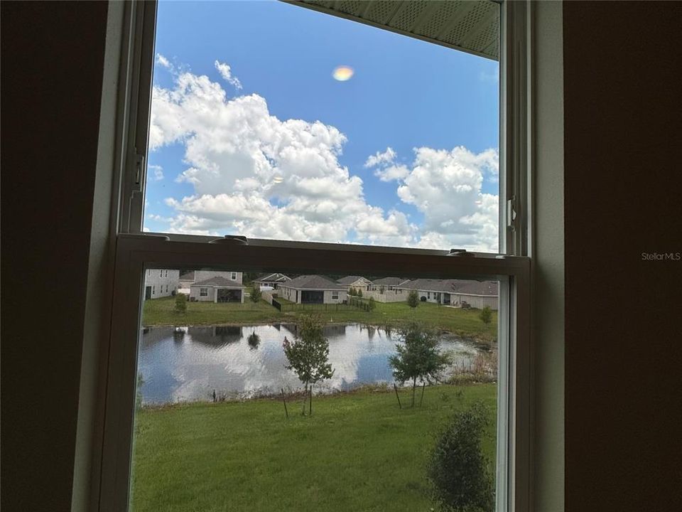 Под контрактом: $446,900 (4 спален, 2 ванн, 2405 Квадратных фут)