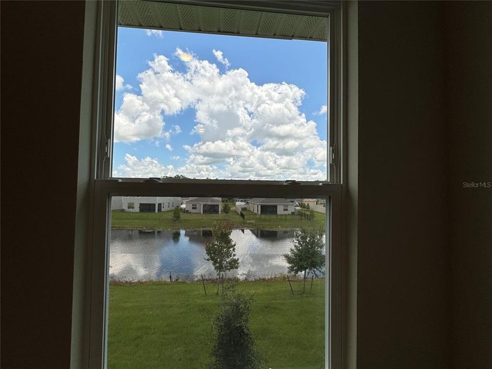 Под контрактом: $446,900 (4 спален, 2 ванн, 2405 Квадратных фут)