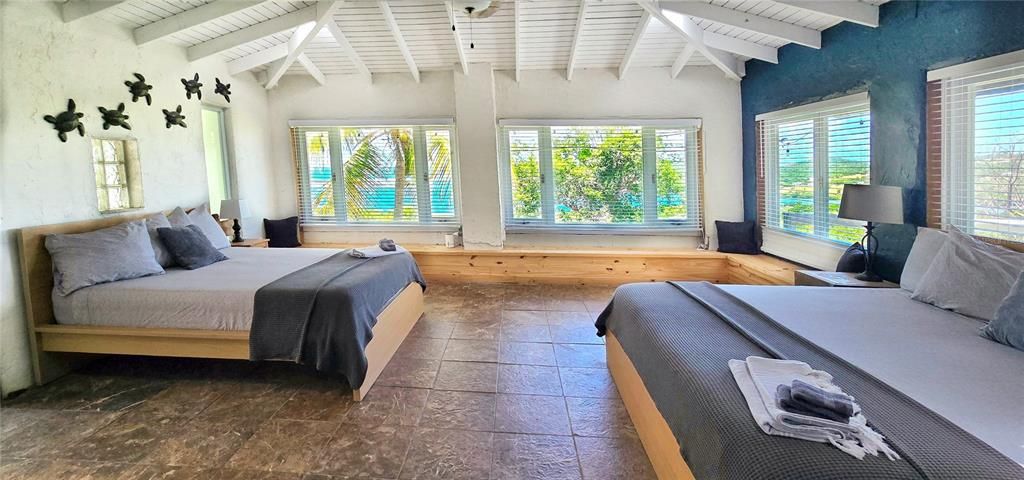 For Sale: $1,499,000 (6 beds, 5 baths, 3000 Square Feet)