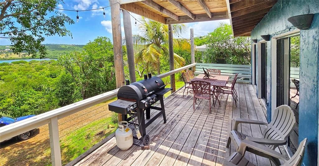For Sale: $1,499,000 (6 beds, 5 baths, 3000 Square Feet)