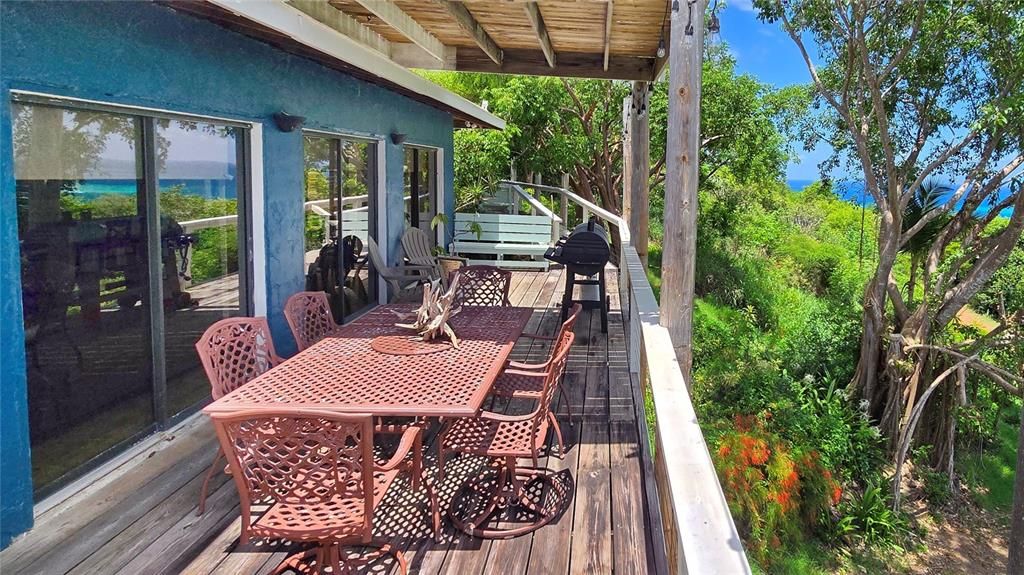 For Sale: $1,499,000 (6 beds, 5 baths, 3000 Square Feet)