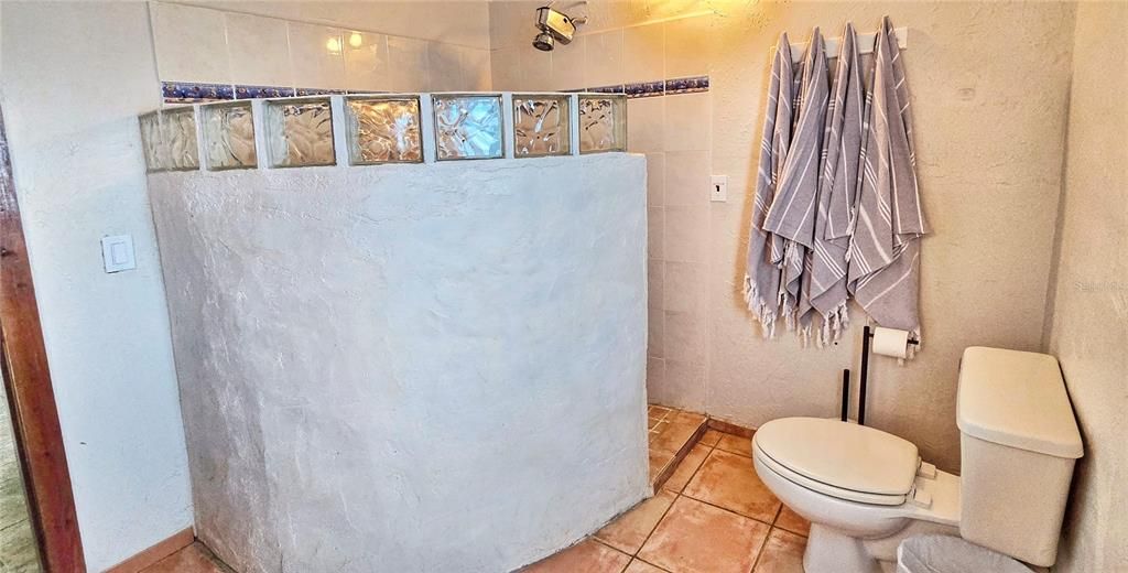 For Sale: $1,499,000 (6 beds, 5 baths, 3000 Square Feet)