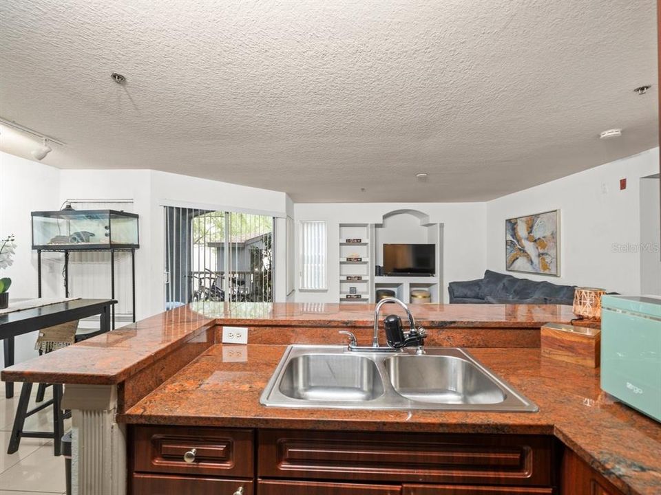 Active With Contract: $140,900 (2 beds, 2 baths, 1113 Square Feet)