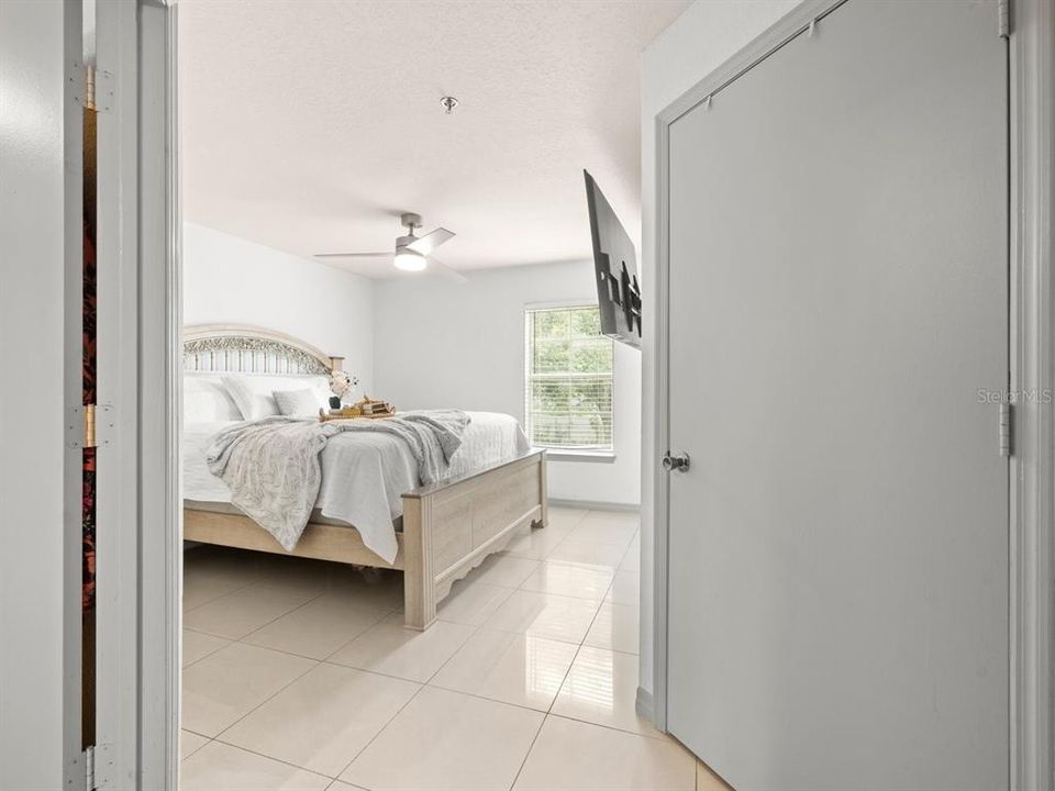 Active With Contract: $140,900 (2 beds, 2 baths, 1113 Square Feet)