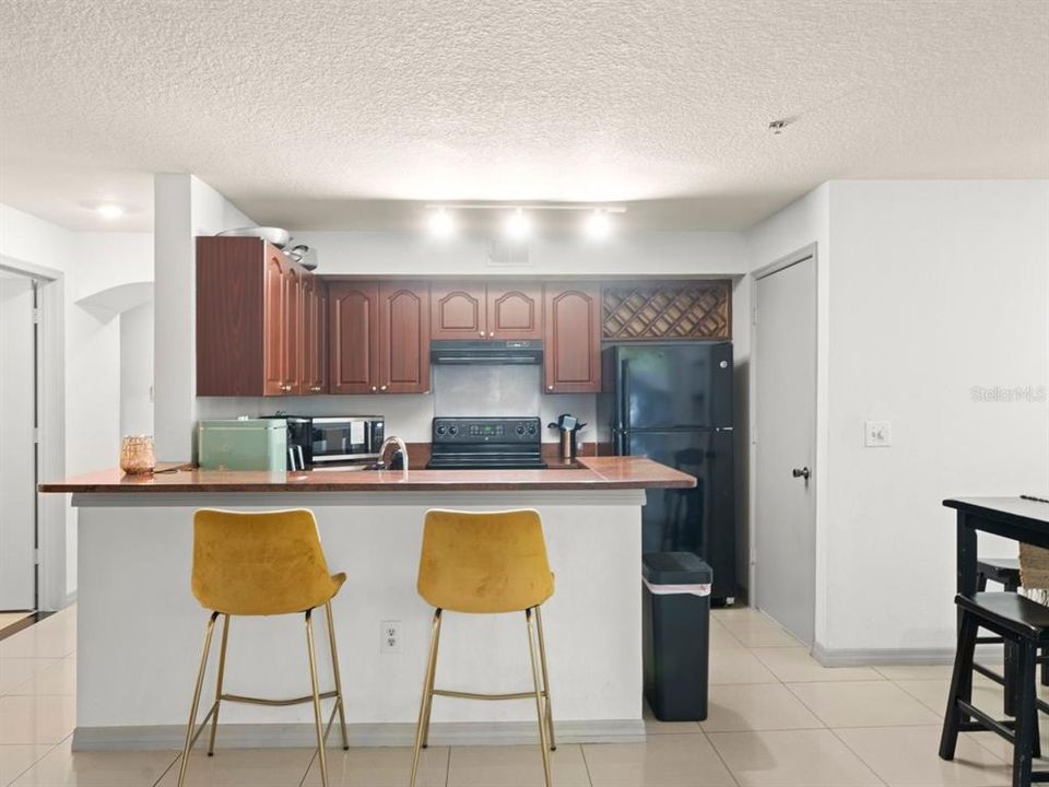 Active With Contract: $140,900 (2 beds, 2 baths, 1113 Square Feet)