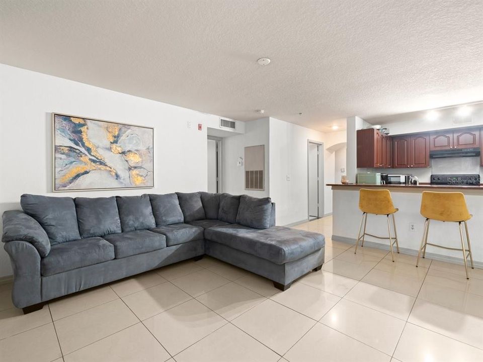 Active With Contract: $140,900 (2 beds, 2 baths, 1113 Square Feet)