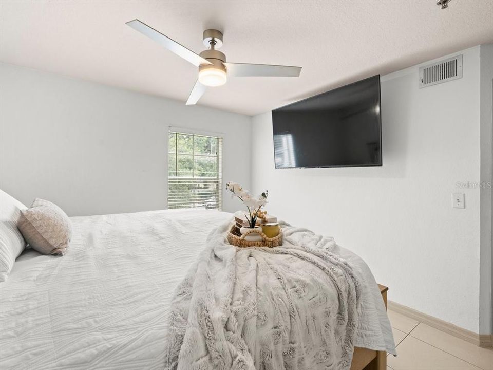 Active With Contract: $140,900 (2 beds, 2 baths, 1113 Square Feet)