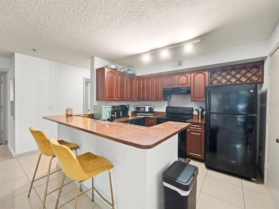 Active With Contract: $140,900 (2 beds, 2 baths, 1113 Square Feet)