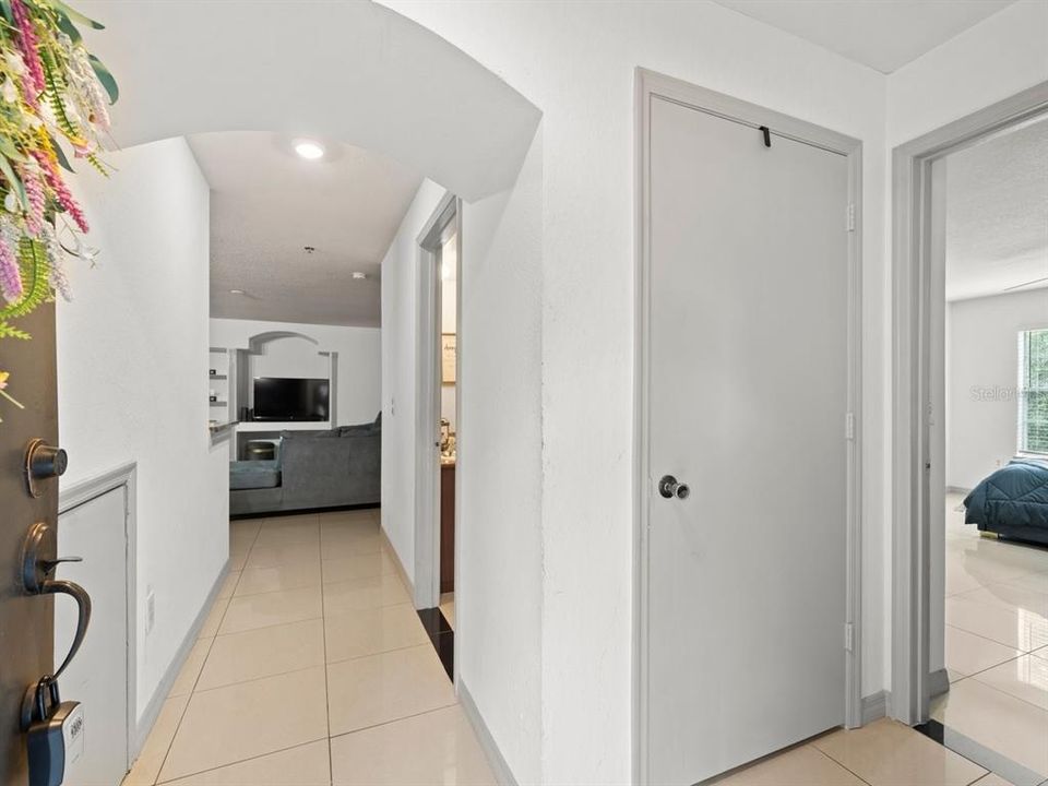 Active With Contract: $140,900 (2 beds, 2 baths, 1113 Square Feet)