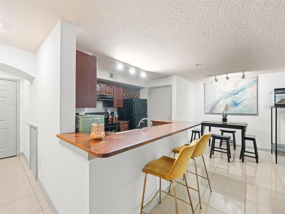 Active With Contract: $140,900 (2 beds, 2 baths, 1113 Square Feet)