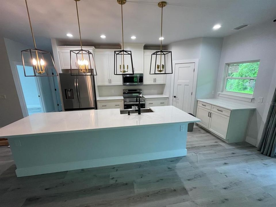 For Rent: $3,250 (4 beds, 3 baths, 1971 Square Feet)