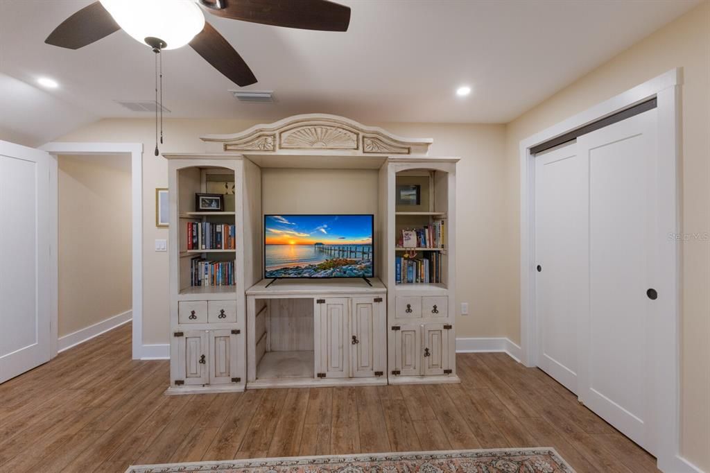 待售: $1,895,000 (5 贝兹, 4 浴室, 4142 平方英尺)