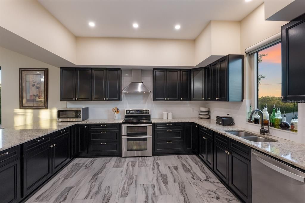 待售: $1,895,000 (5 贝兹, 4 浴室, 4142 平方英尺)