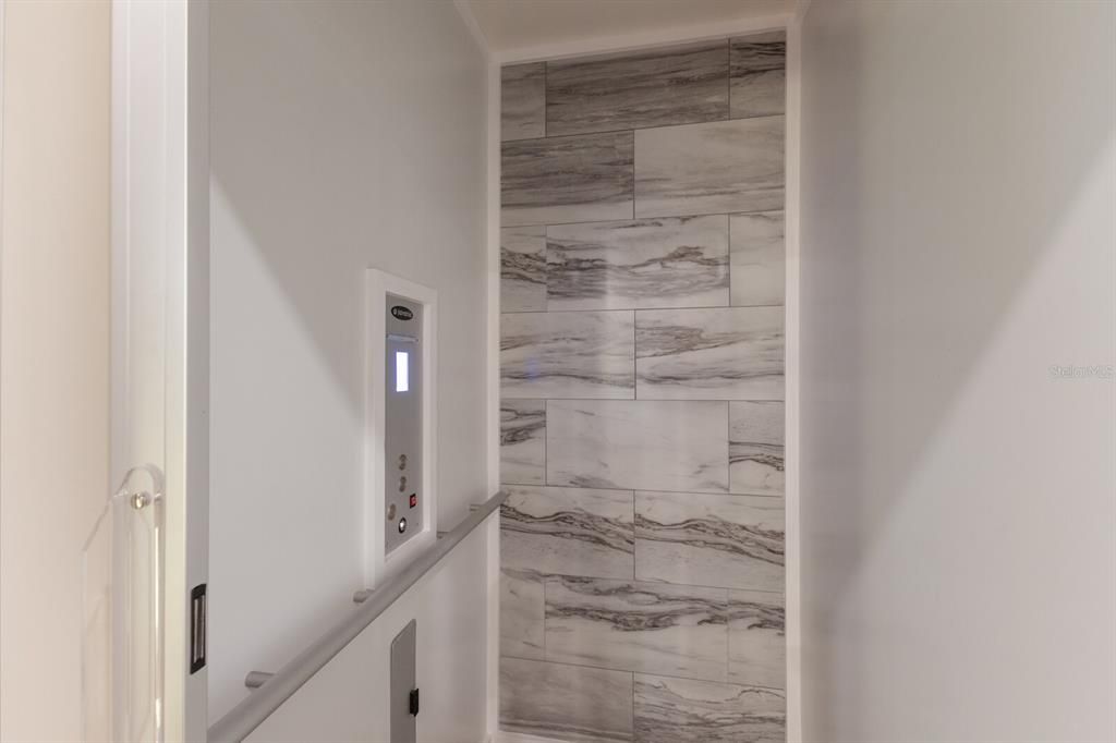 待售: $1,895,000 (5 贝兹, 4 浴室, 4142 平方英尺)