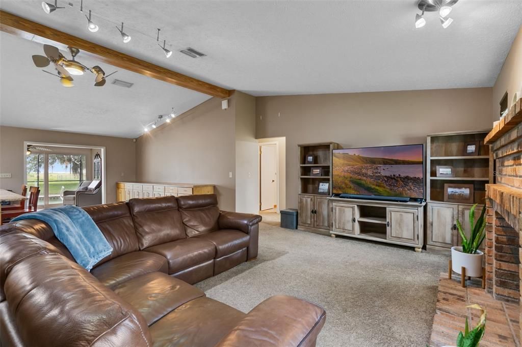 En Venta: $724,900 (3 camas, 2 baños, 2790 Pies cuadrados)