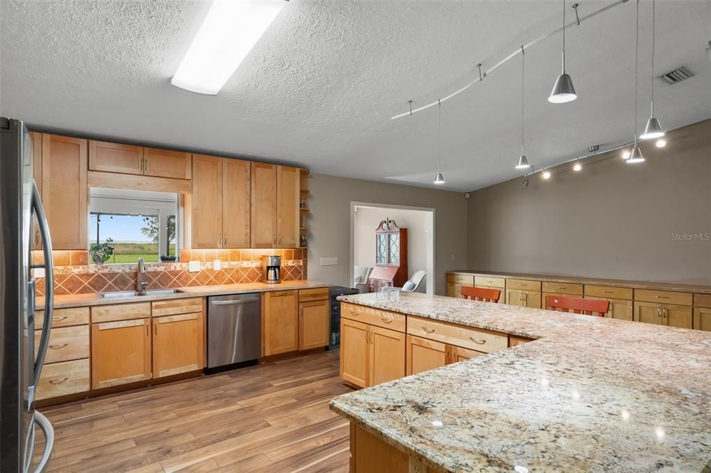 En Venta: $724,900 (3 camas, 2 baños, 2790 Pies cuadrados)