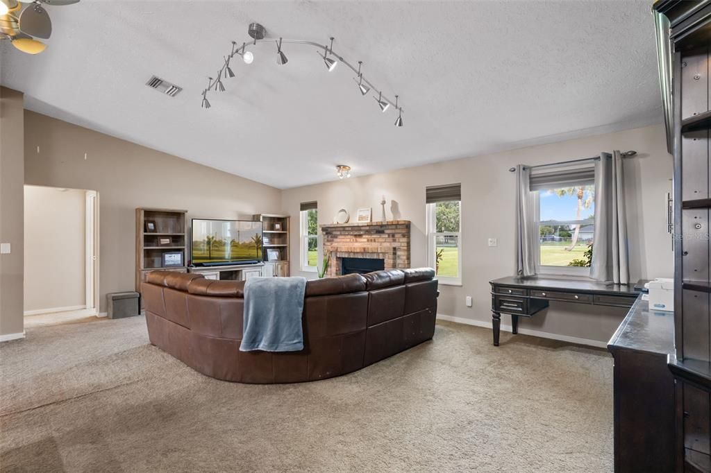 En Venta: $724,900 (3 camas, 2 baños, 2790 Pies cuadrados)