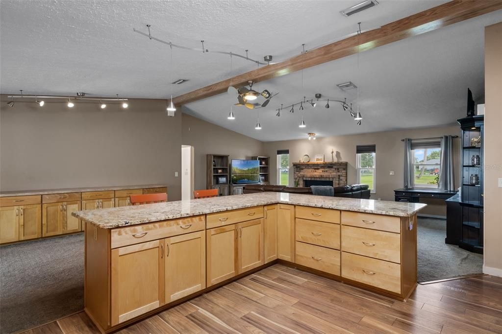 En Venta: $724,900 (3 camas, 2 baños, 2790 Pies cuadrados)