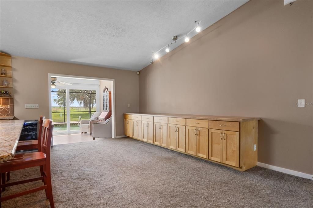 En Venta: $724,900 (3 camas, 2 baños, 2790 Pies cuadrados)