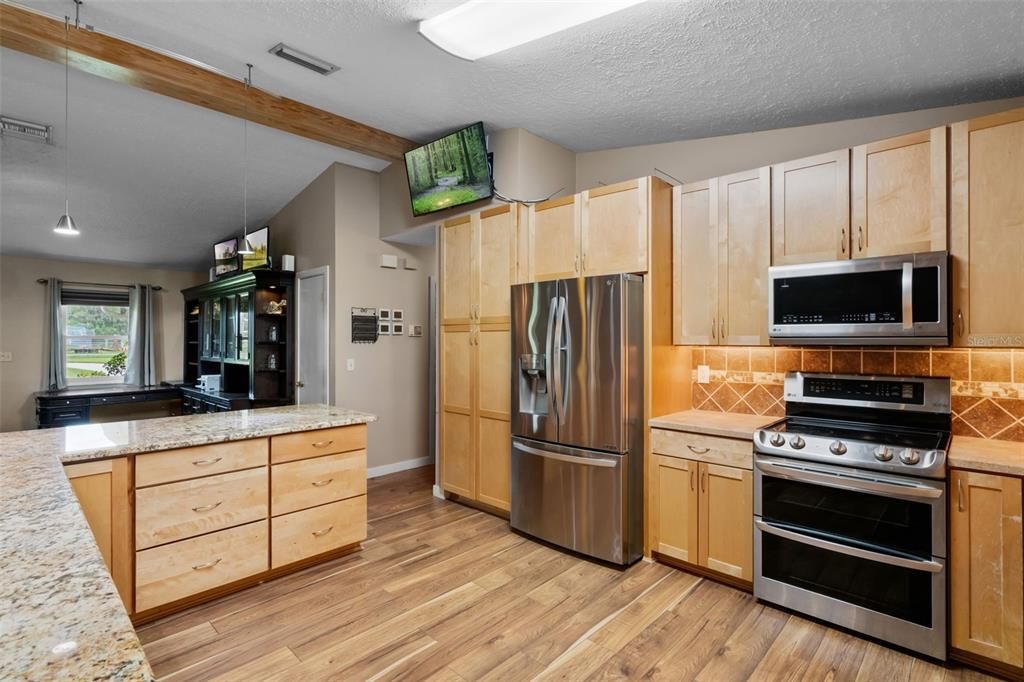 En Venta: $724,900 (3 camas, 2 baños, 2790 Pies cuadrados)