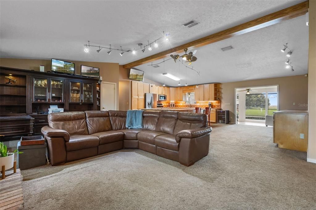 En Venta: $724,900 (3 camas, 2 baños, 2790 Pies cuadrados)