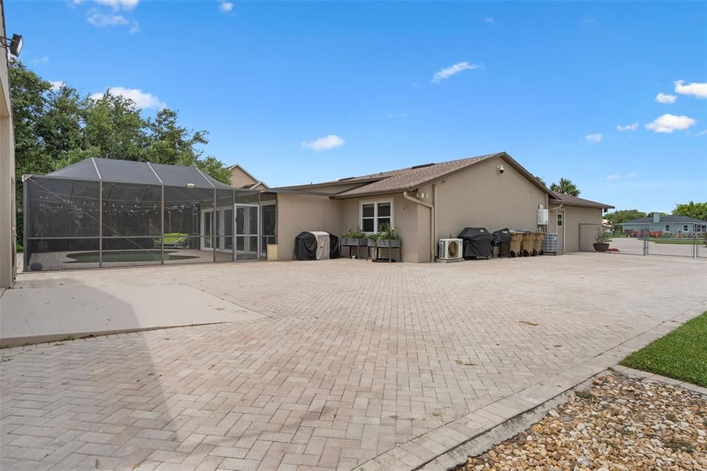 En Venta: $724,900 (3 camas, 2 baños, 2790 Pies cuadrados)