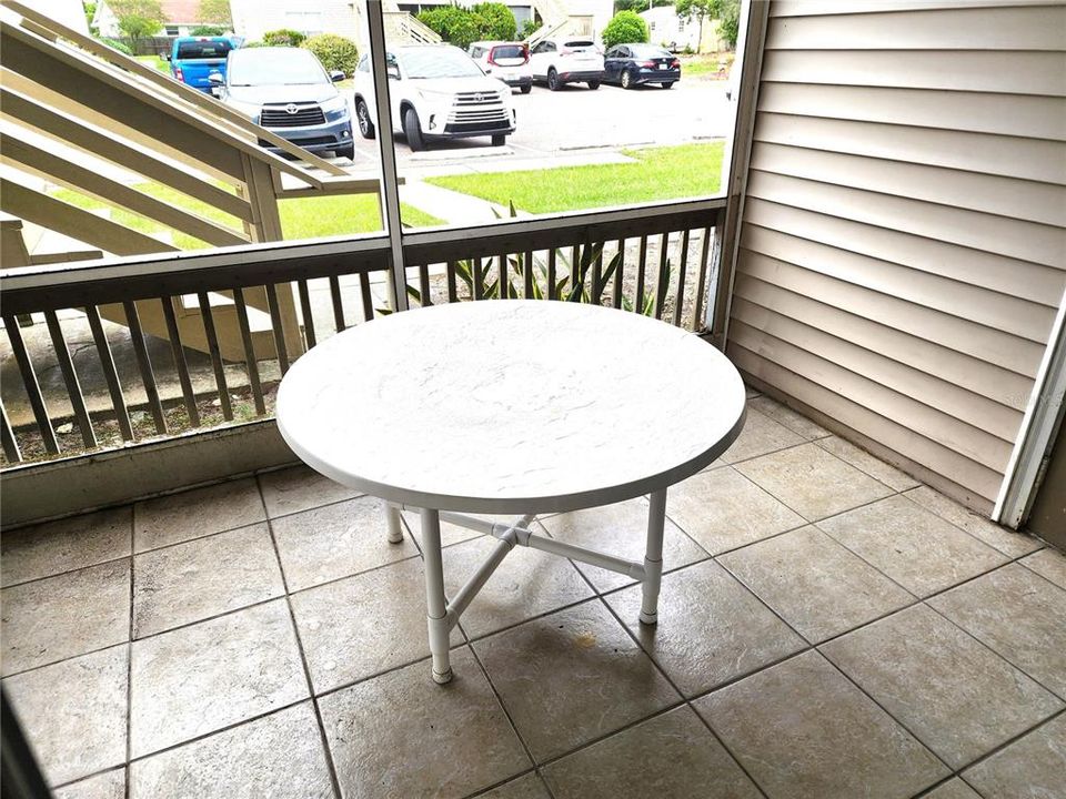 For Rent: $1,350 (2 beds, 2 baths, 833 Square Feet)