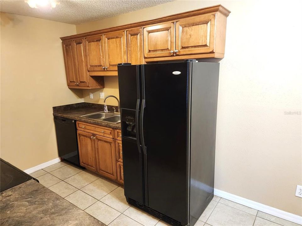 For Rent: $1,350 (2 beds, 2 baths, 833 Square Feet)