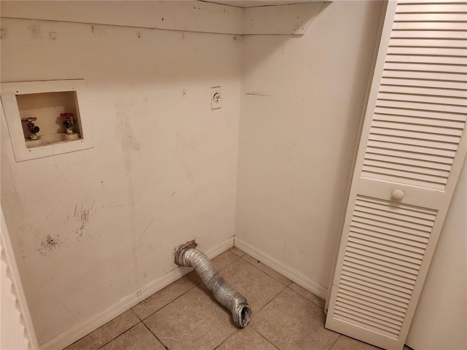 For Rent: $1,350 (2 beds, 2 baths, 833 Square Feet)