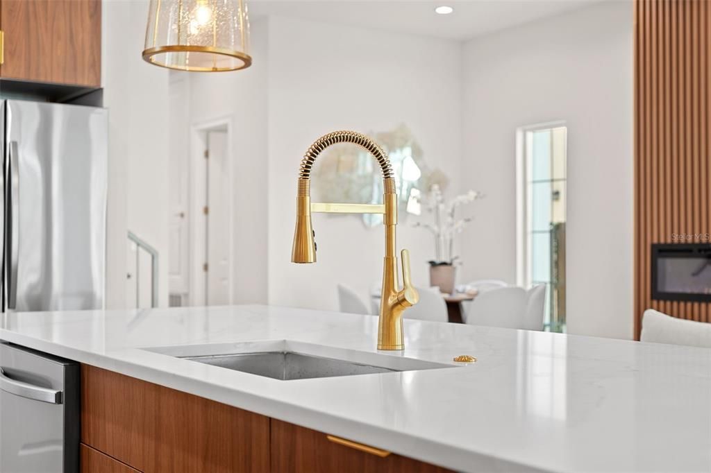 En Venta: $1,589,904 (5 camas, 4 baños, 2895 Pies cuadrados)