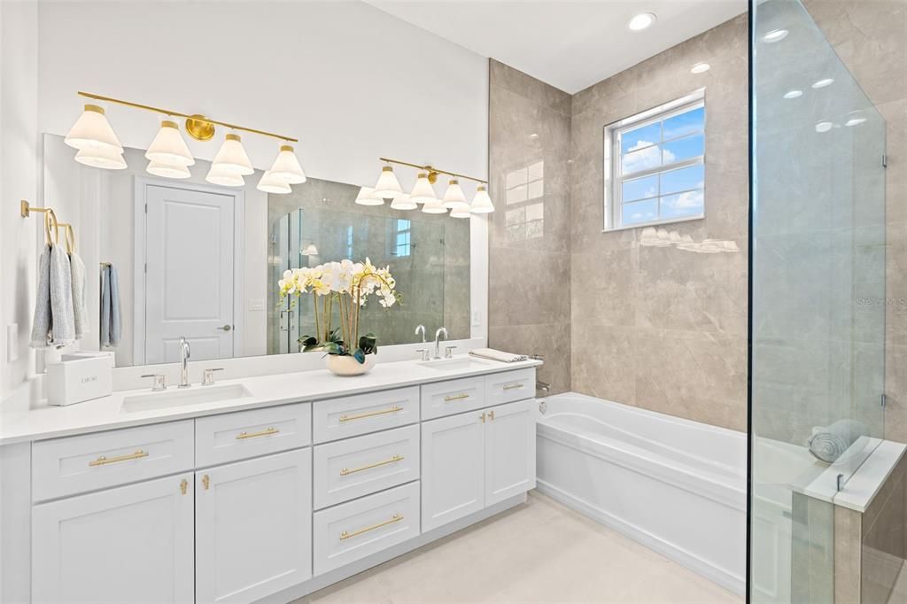 En Venta: $1,589,904 (5 camas, 4 baños, 2895 Pies cuadrados)