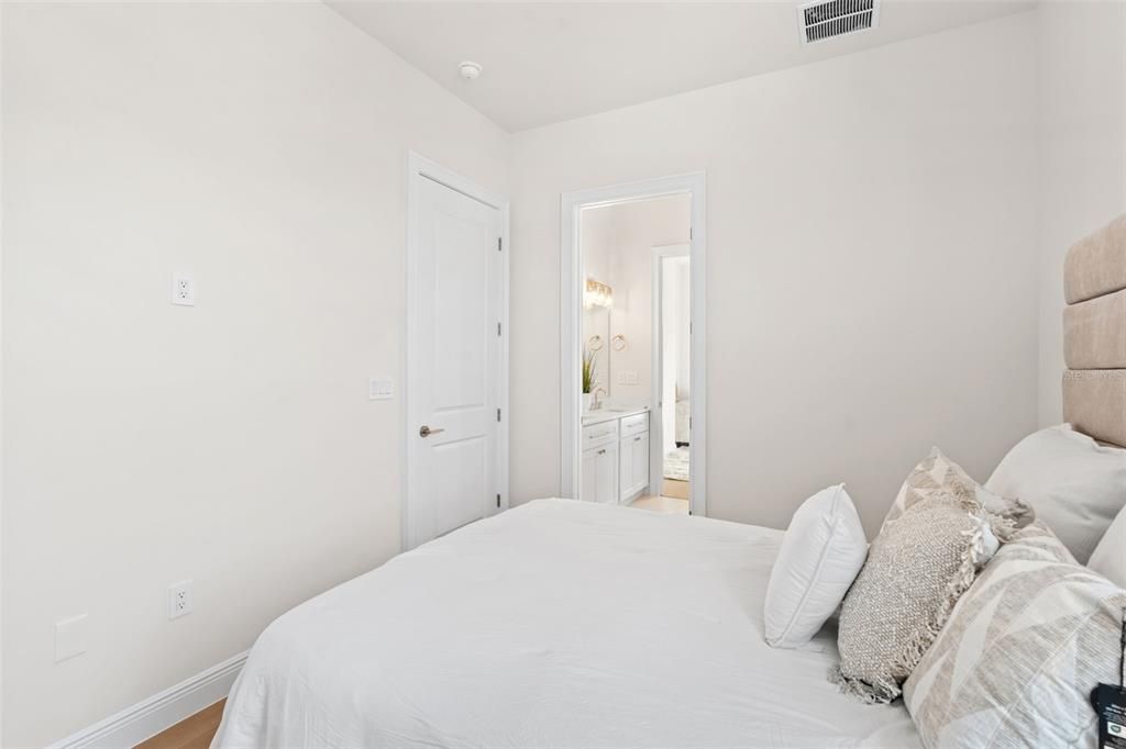 En Venta: $1,589,904 (5 camas, 4 baños, 2895 Pies cuadrados)