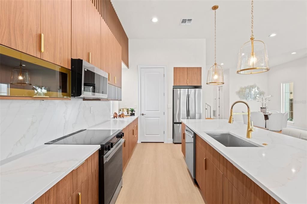 En Venta: $1,589,904 (5 camas, 4 baños, 2895 Pies cuadrados)