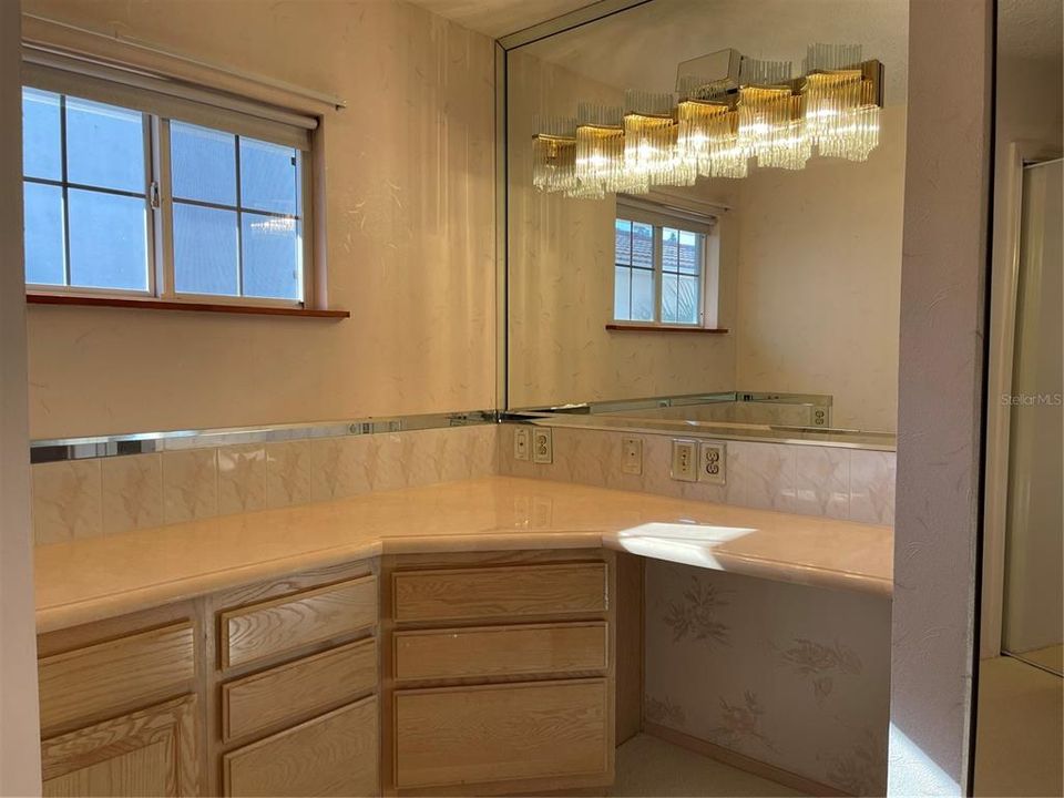 待售: $392,000 (2 贝兹, 2 浴室, 1825 平方英尺)