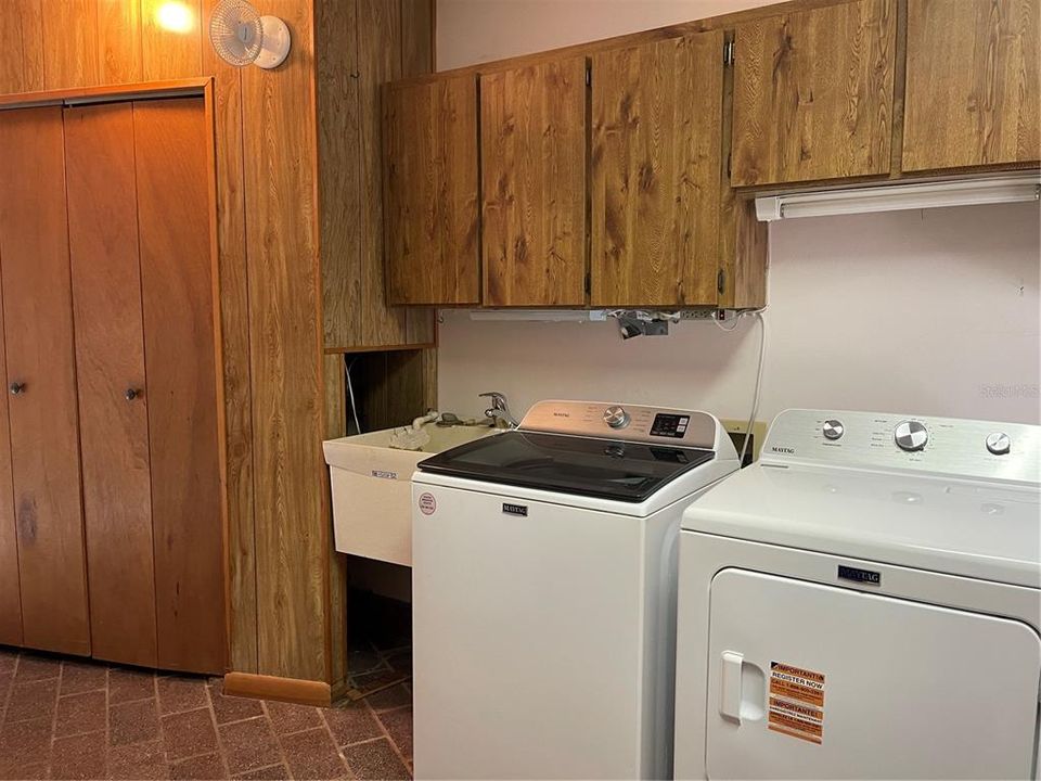 待售: $392,000 (2 贝兹, 2 浴室, 1825 平方英尺)